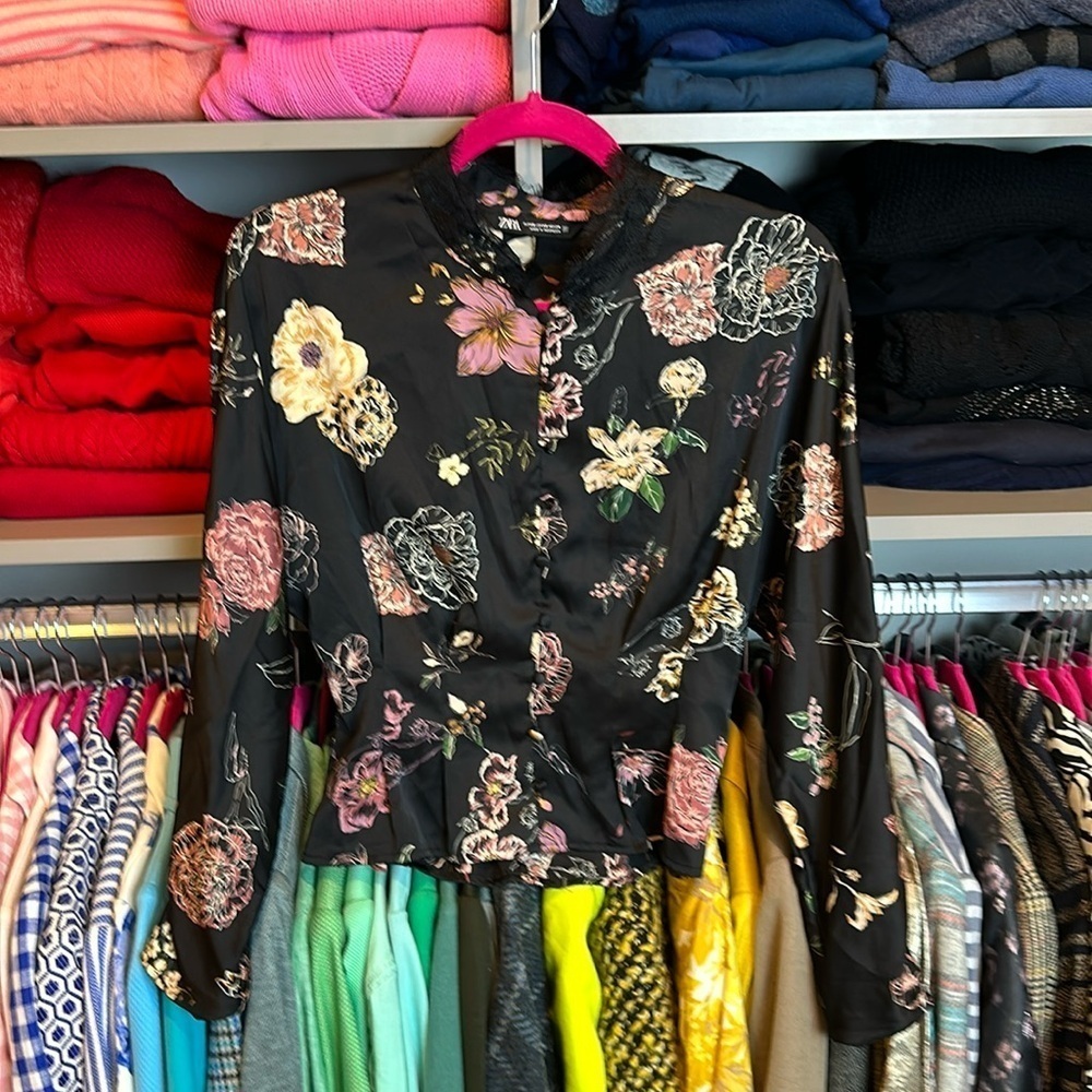 Zara black with flowers long sleeve button front blouse size XS
